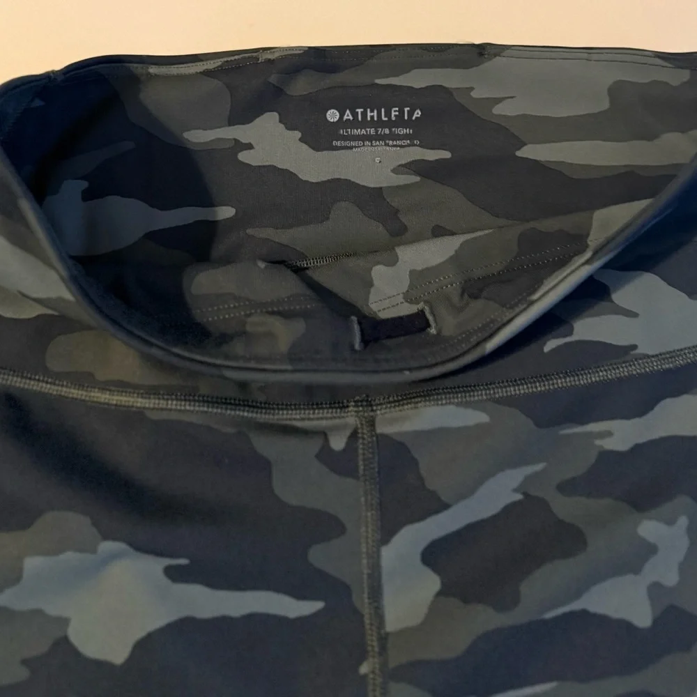 Athleta Camo 7/8” Leggings Size Small - Picture 3 of 4